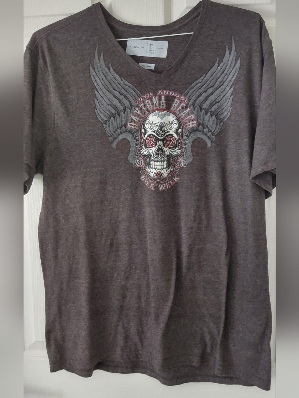 Daytona Beach Skull Graphic V-Neck Tee - Dark Gray